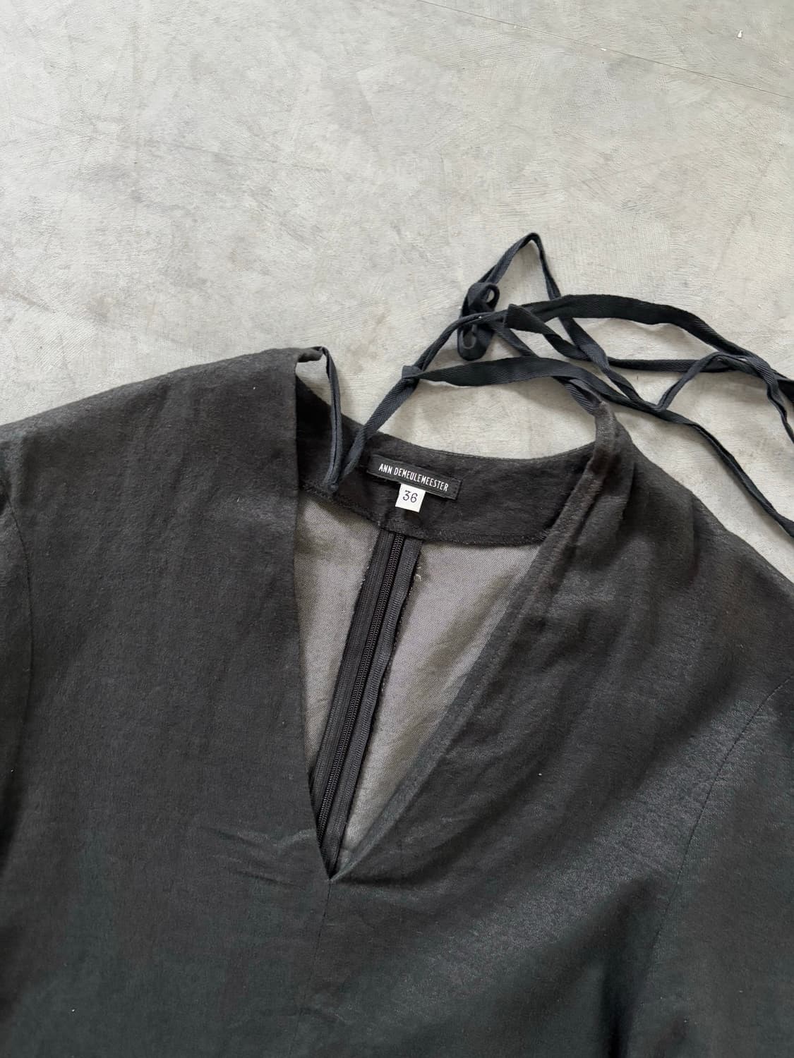 Ann Demeulemeester 앤 드뮐미스터 차콜 브이넥 롱슬리브 상품이미지4