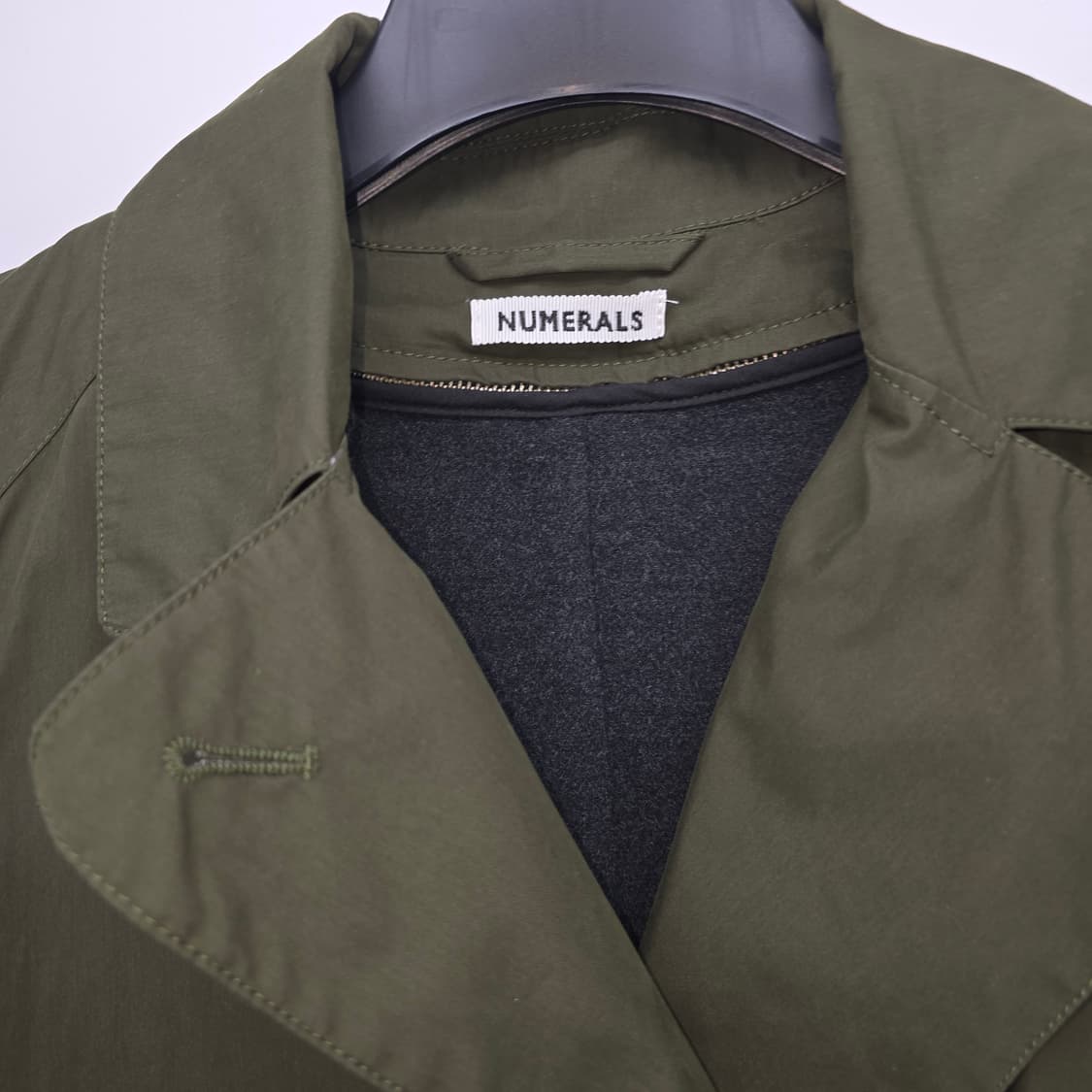 NUMERALS 미니멀 올리브 트렌치 코트 상품이미지2
