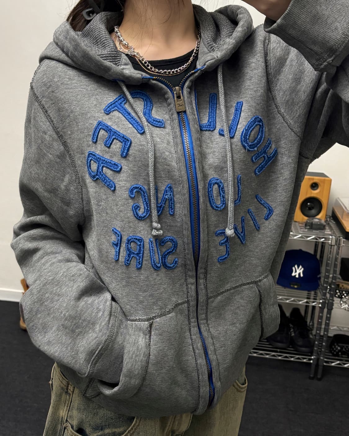 홀리스터 아치로고 후드집업 차콜 상품이미지3