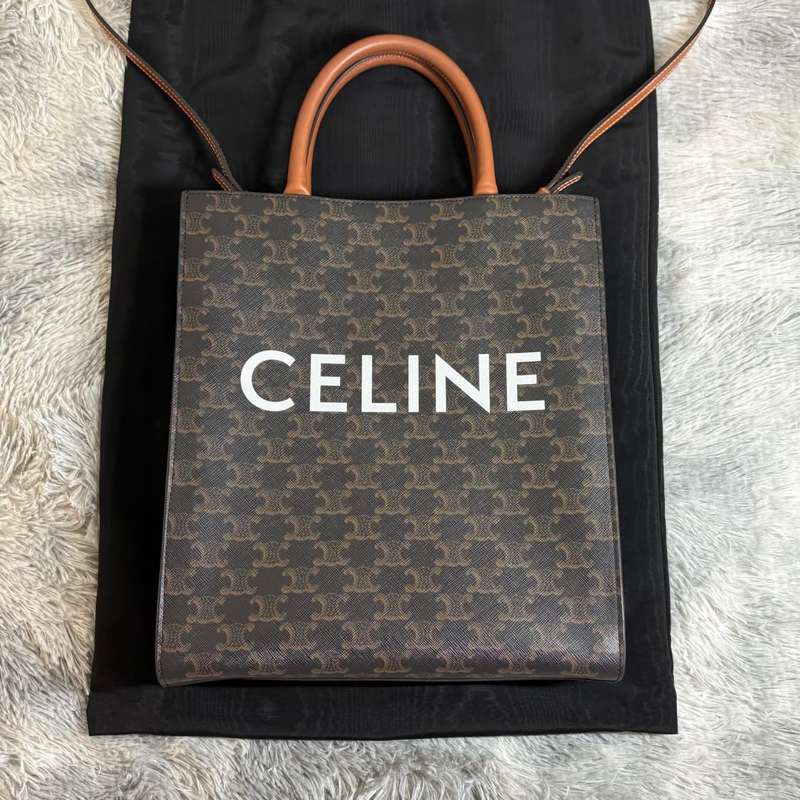 새상품급 셀린느 카바스백 스몰 블랙탄 상품이미지1