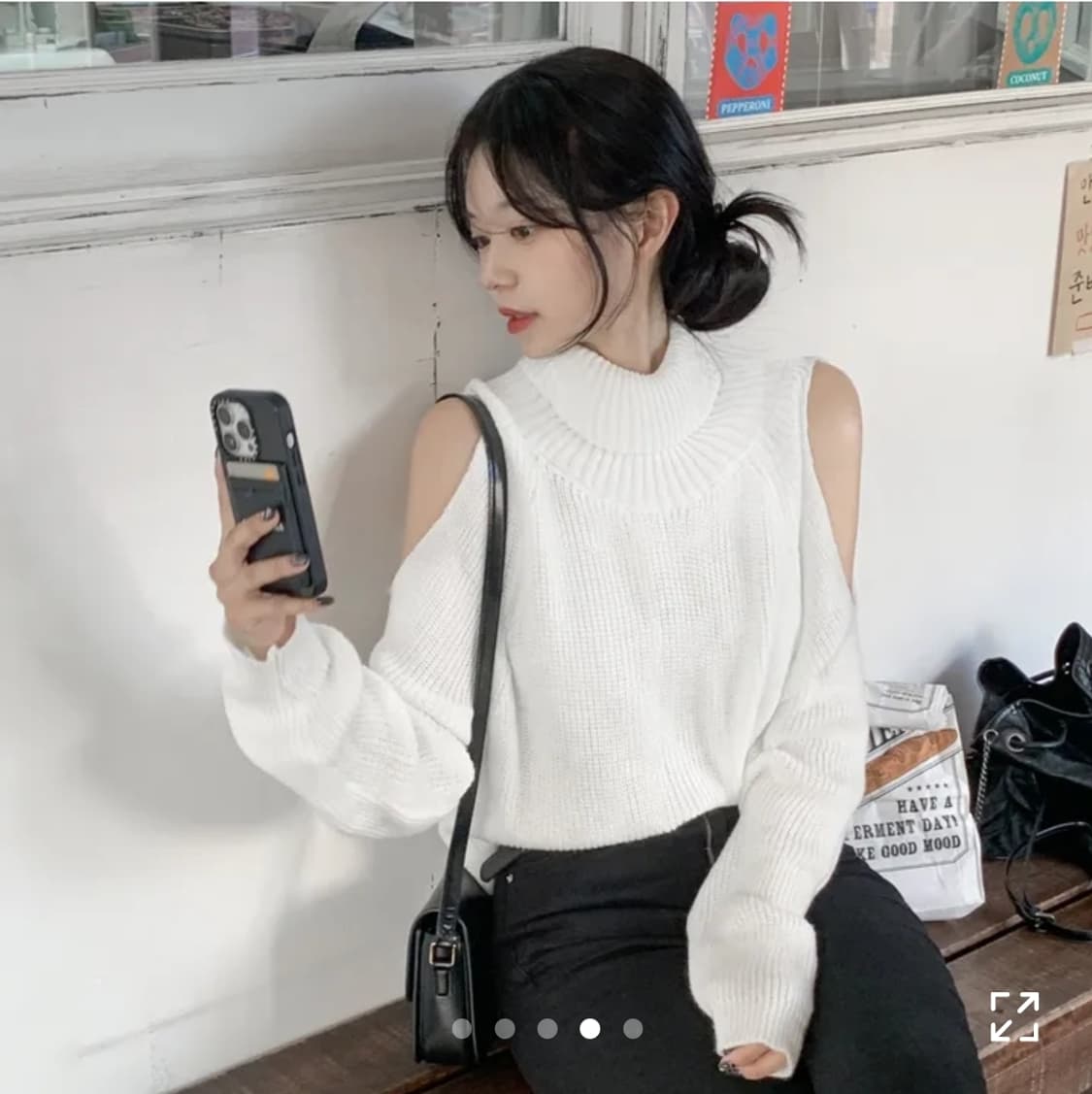 만원급처! 데이로제 엠마 숄더 슬릿 터틀넥 니트 아이보리 오프숄더 상품이미지1