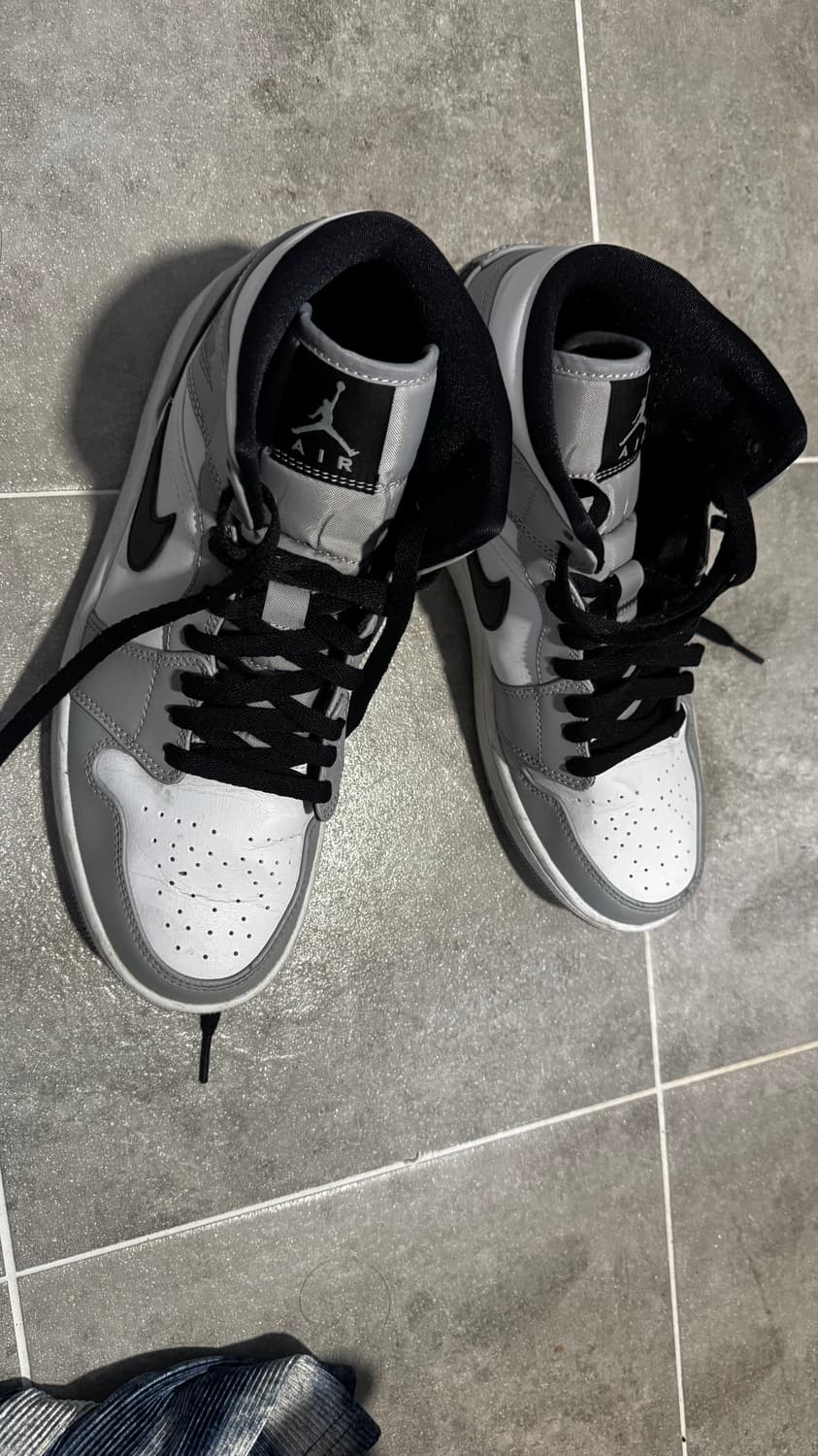 나이키 에어 조던 1 미드 라이트 스모크 그레이 상품이미지1