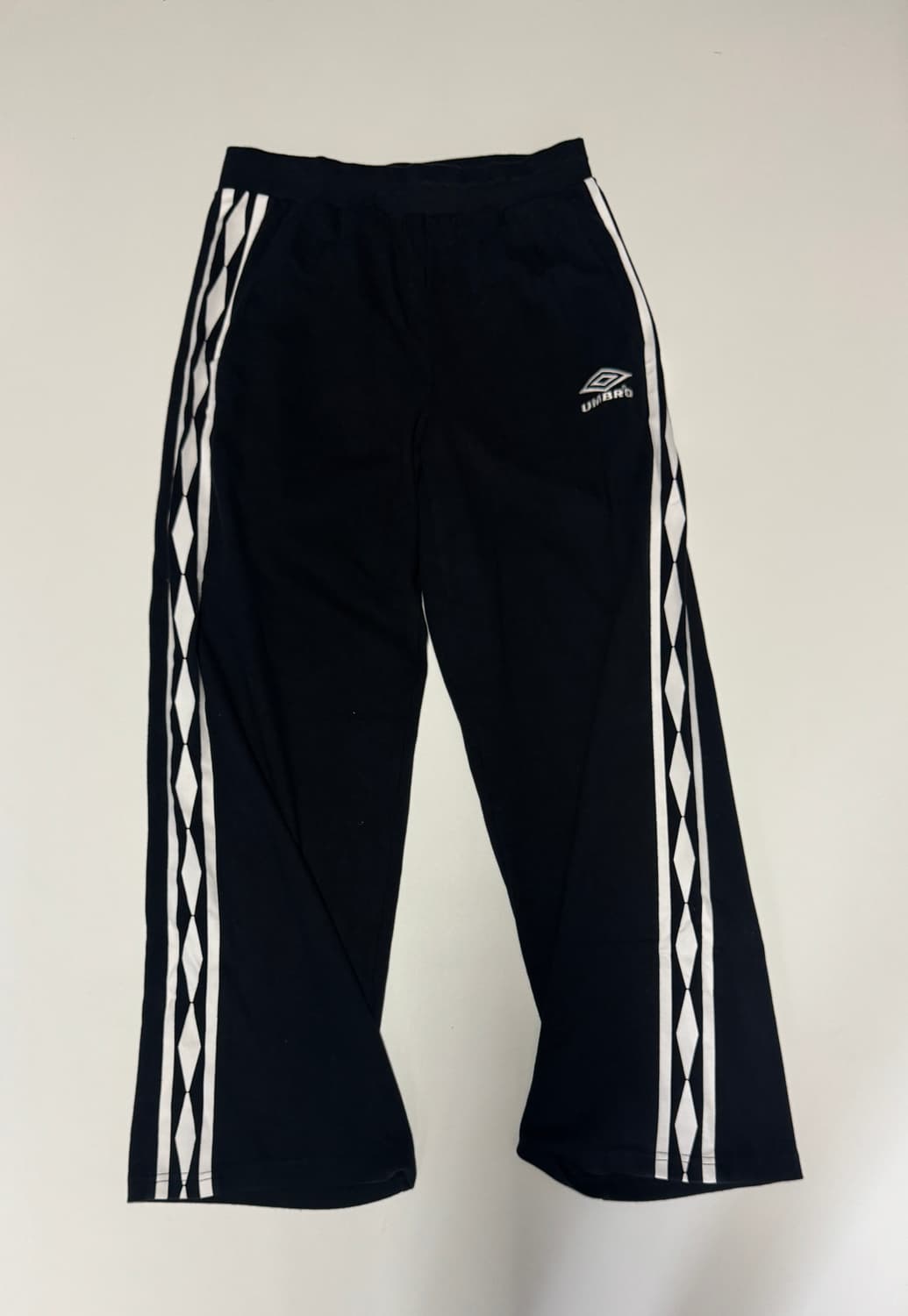 엄브로 Umbro 사이드 라인 트레이닝 밴딩 트랙팬츠 블랙 M 상품이미지1