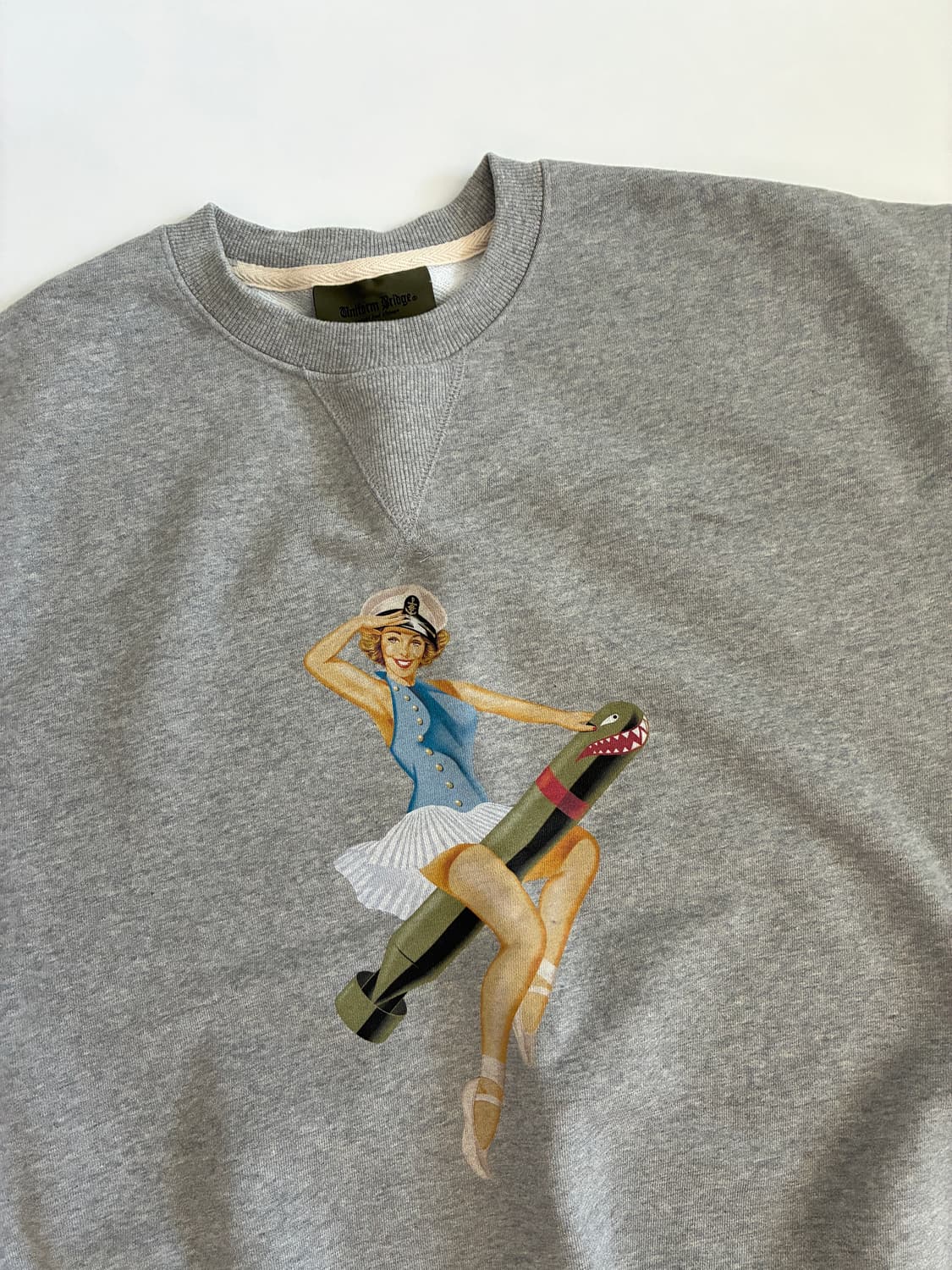 아웃스탠딩 밀리터리 핀업걸 맨투맨 멜란지그레이  상품이미지3