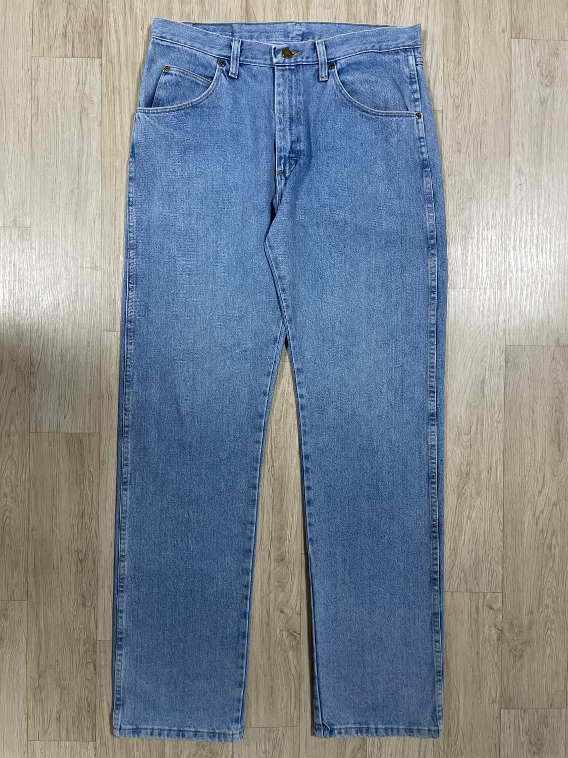 34) 00's 랭글러 미국판 레귤러핏 연청워싱 데님팬츠 상품이미지2