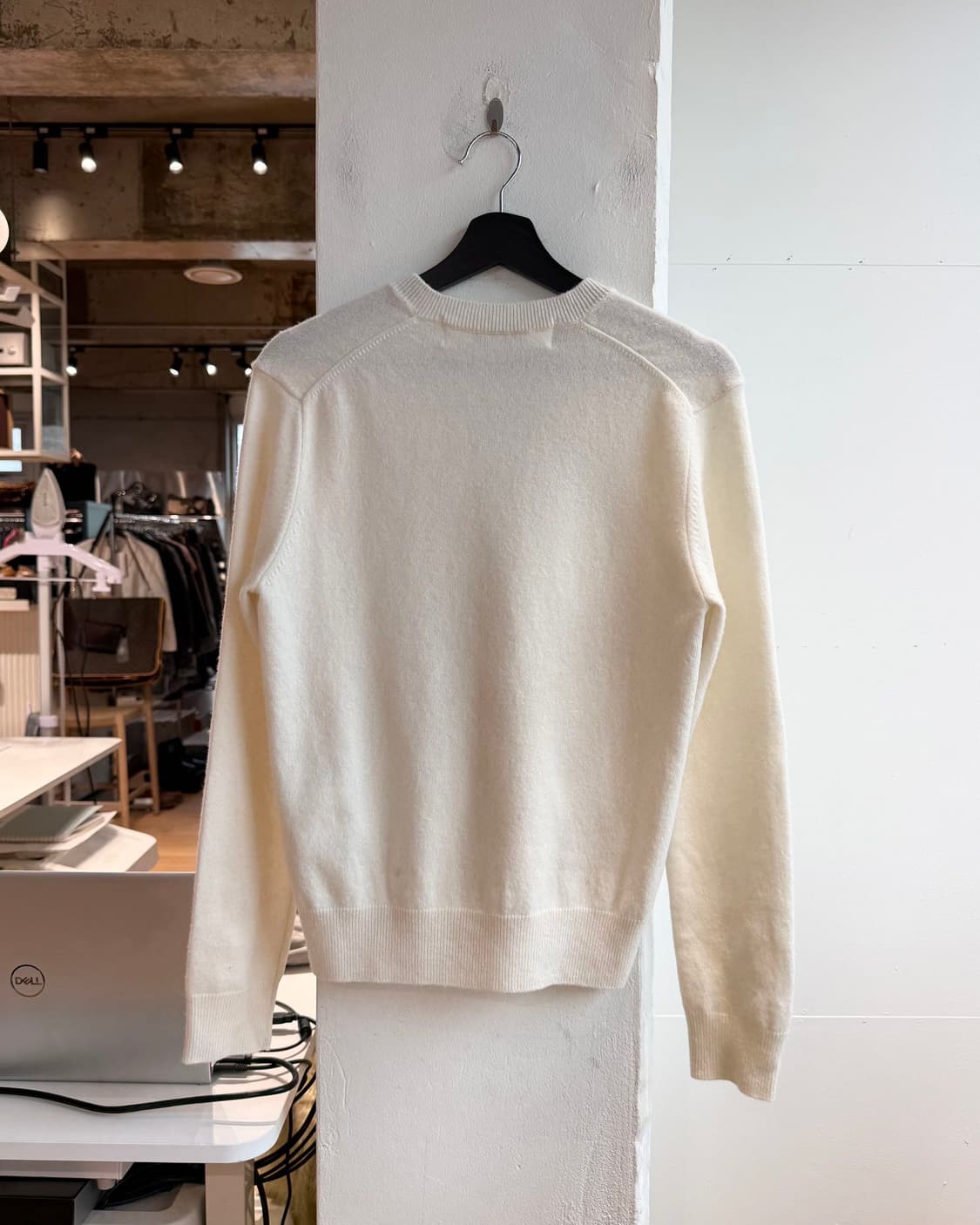 꼼데가르송 플레이 아이보리 화이트와펜 브이넥 니트  상품이미지7