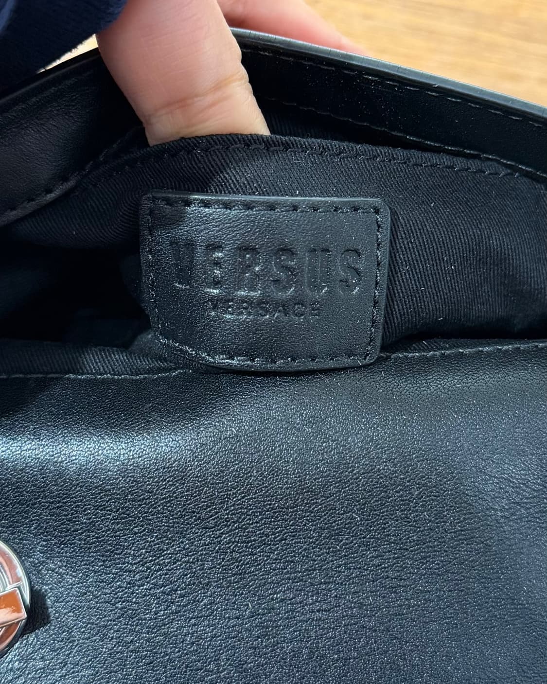 베르수스 베르사체 블랙 레오파드 라 메두사 미니 크로스백 상품이미지8