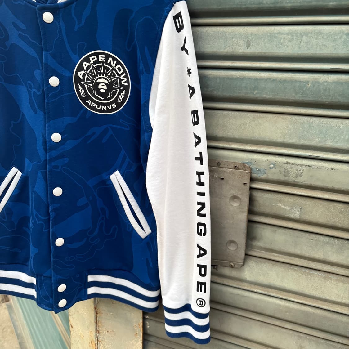 에이프 by 베이프 블루 스웻 바시티 자켓 상품이미지4