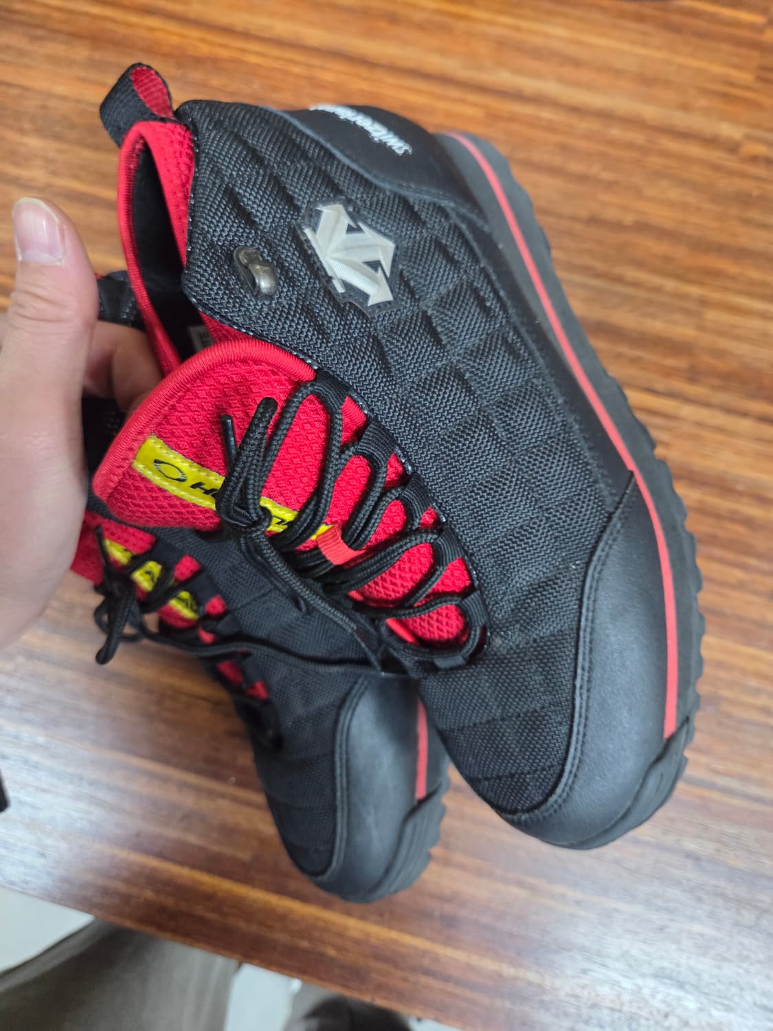 데상트 스위스 퀄팅 디자인 미드 트레킹화 250 상품이미지8