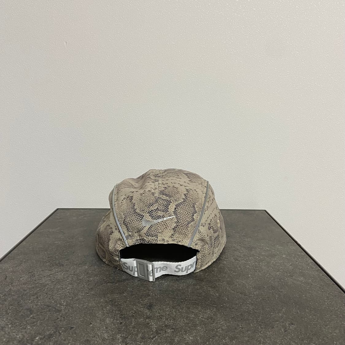 슈프림 X 나이키 에어맥스 스네이크 캠프캡 모자 상품이미지4