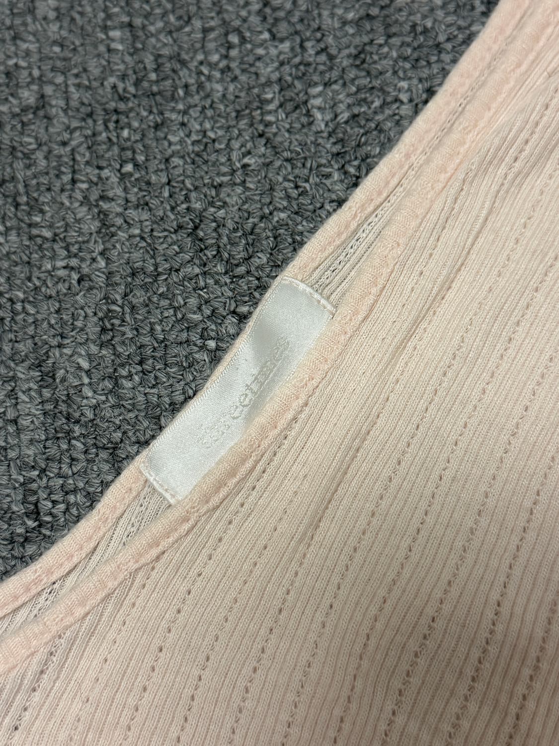 쓰리타임즈 카일리 threetimes Kaylee V 워머 티셔츠 상품이미지4