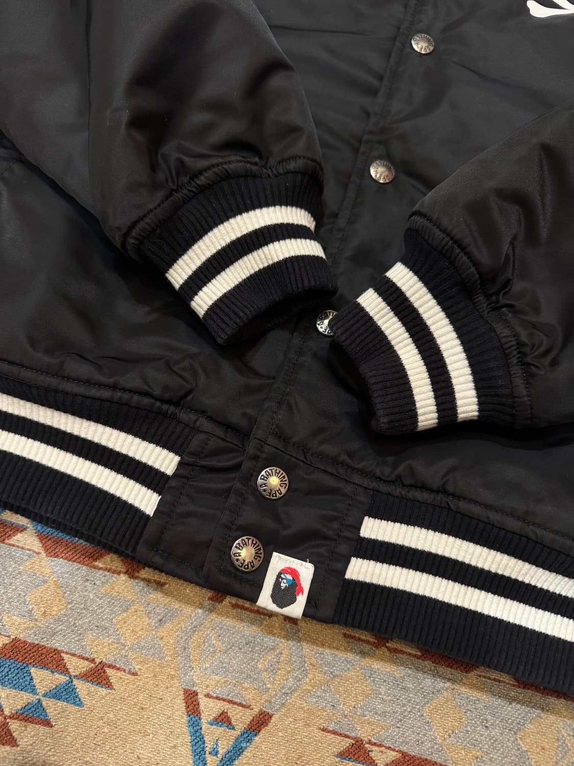 [M] 베이프 PIRATE 스토어 한정 바시티 자켓  상품이미지6