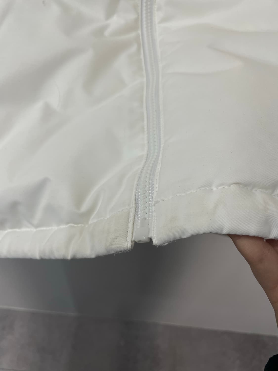 엄브로 빅로고 화이트 패딩 조끼 H1752 상품이미지8