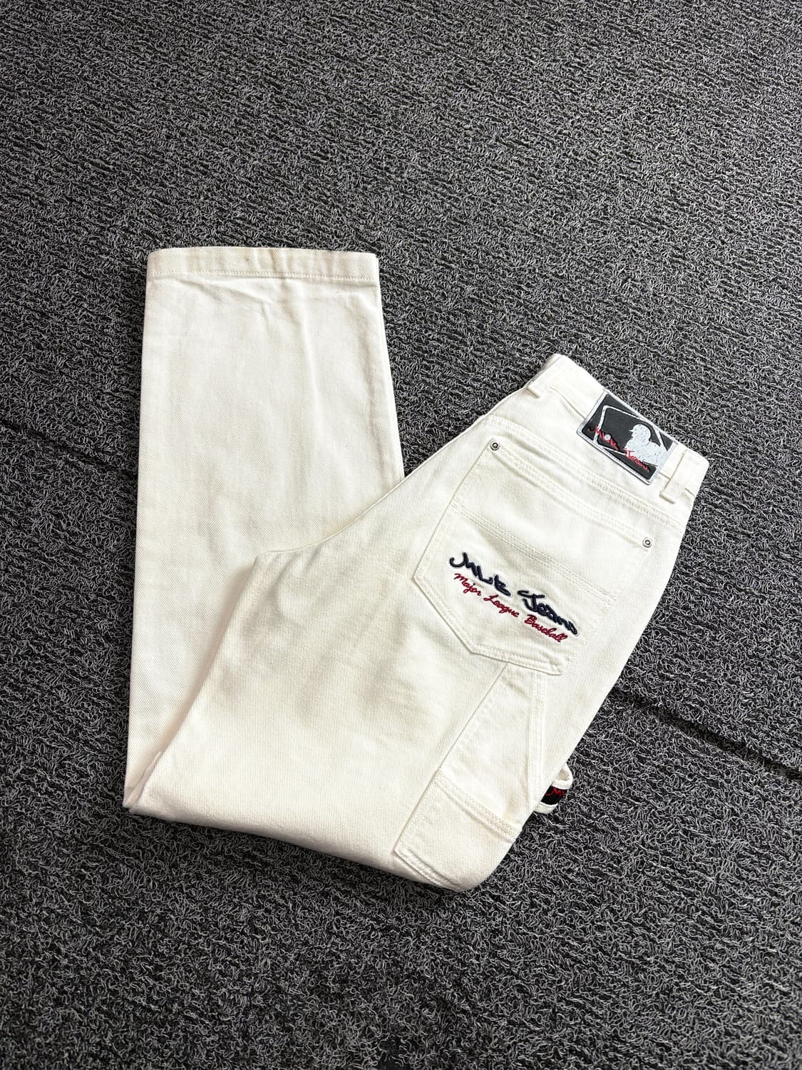 MLB 올드스쿨 자수로고 화이트 루즈핏 데님 팬츠 3082 상품이미지1