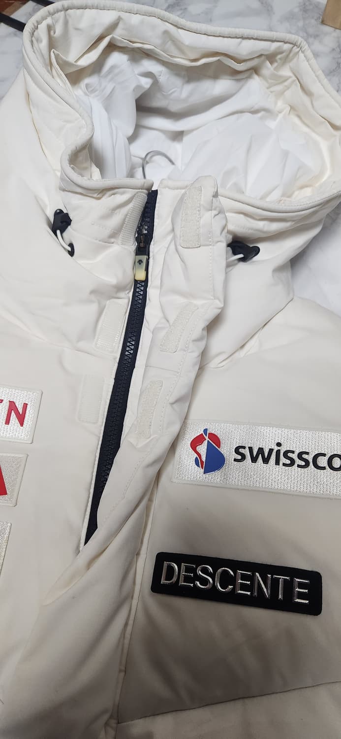 데상트 아우디 화이트 패딩 자켓 상품이미지6