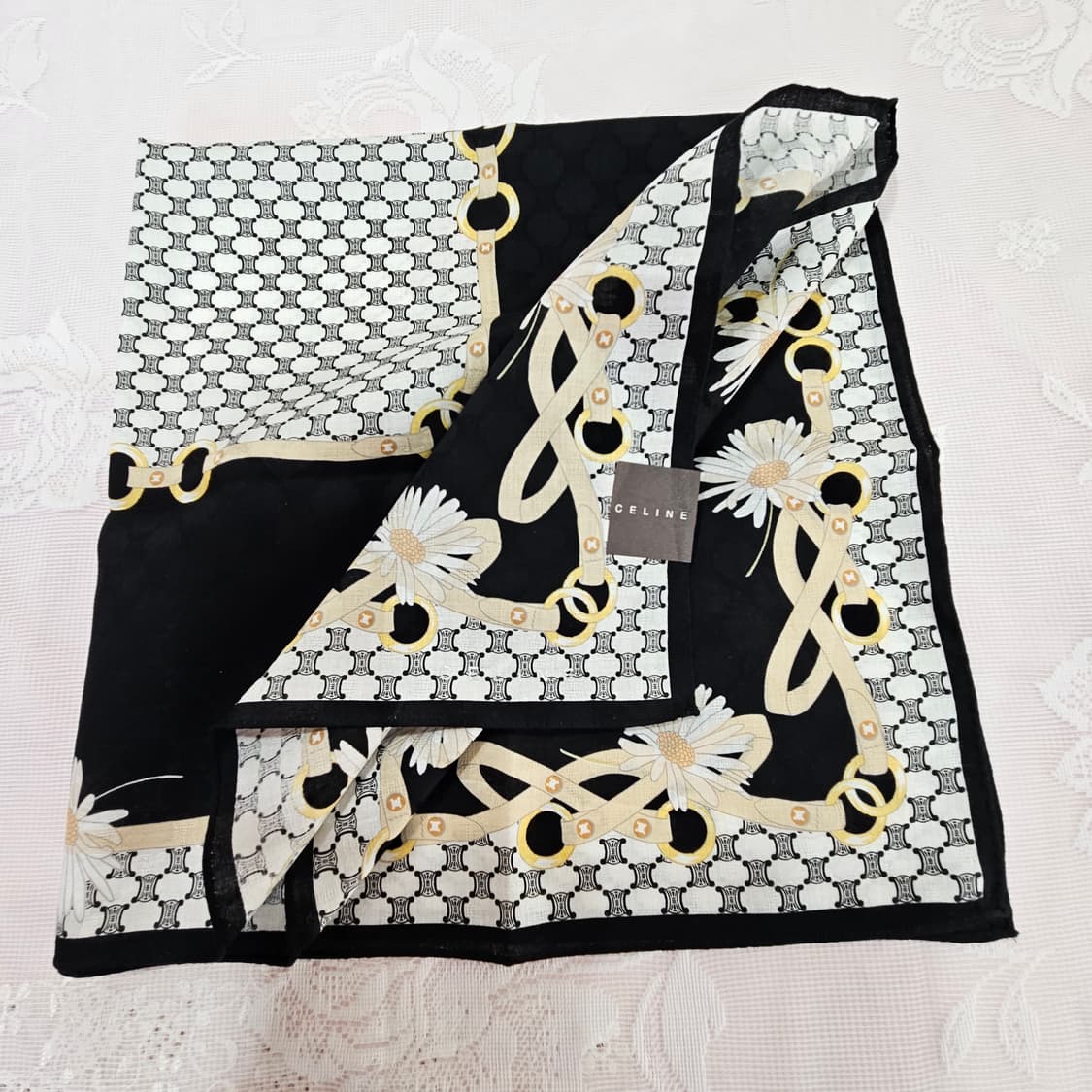 셀린느 블랙 플라워 대판손수건 상품이미지1