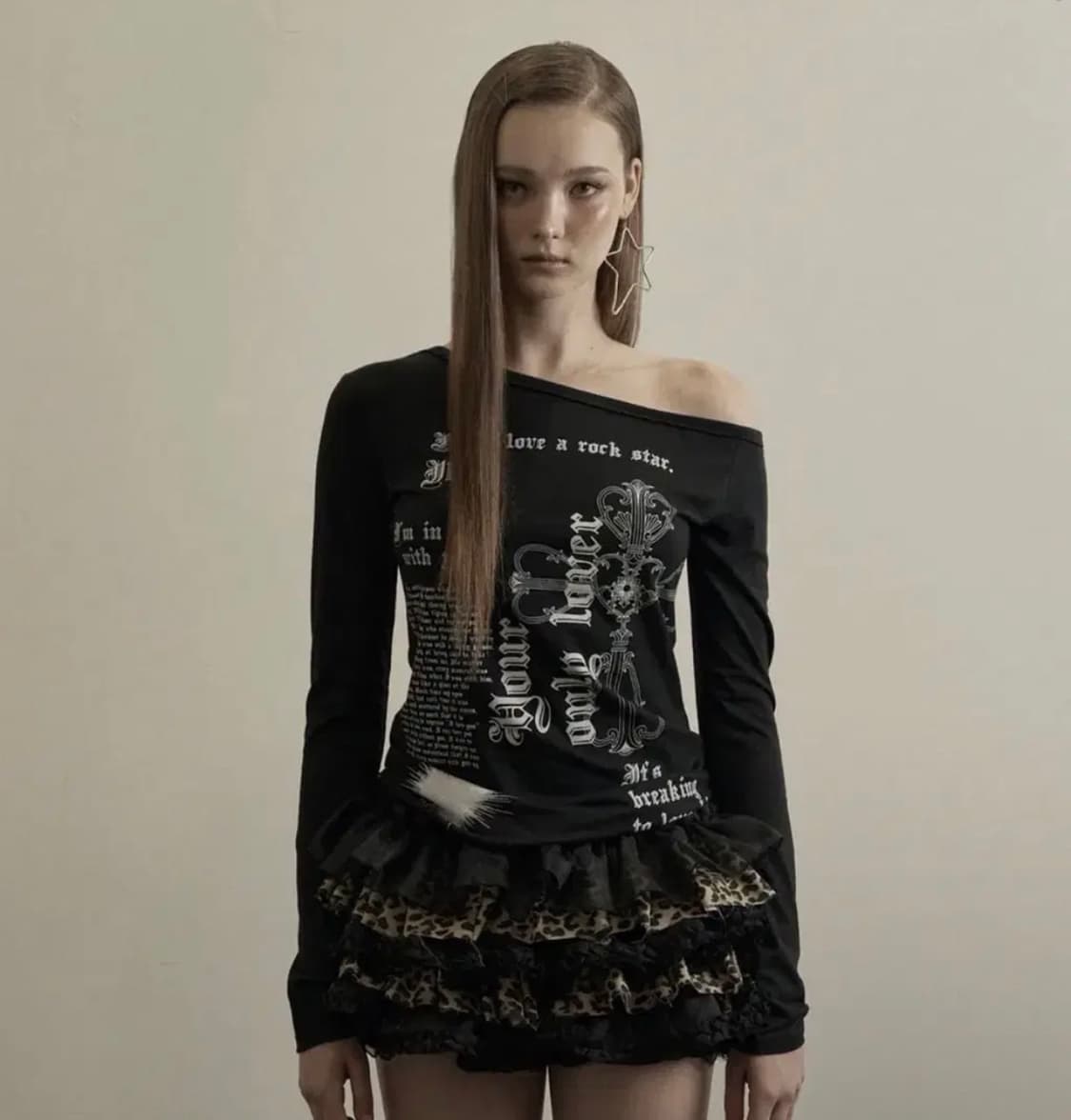 일리오 원숄더 롱슬리브 블랙 상품이미지1