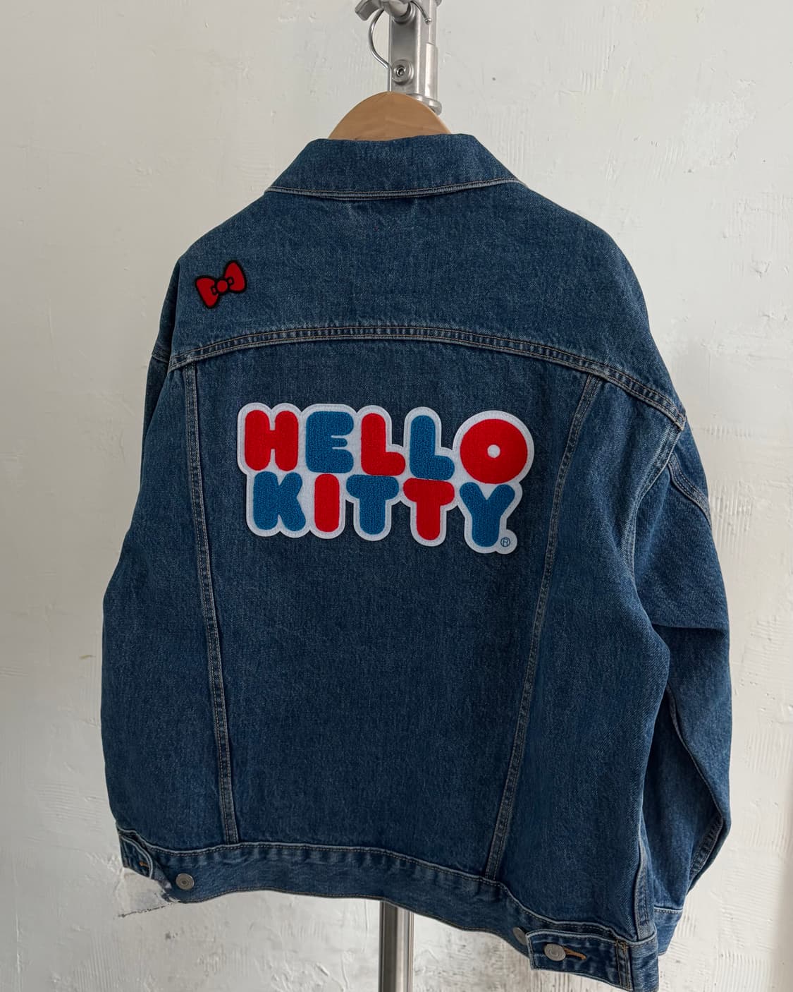 Levi’s 리바이스 x 헬로키티 콜라보 데님 트러커 자켓 상품이미지5