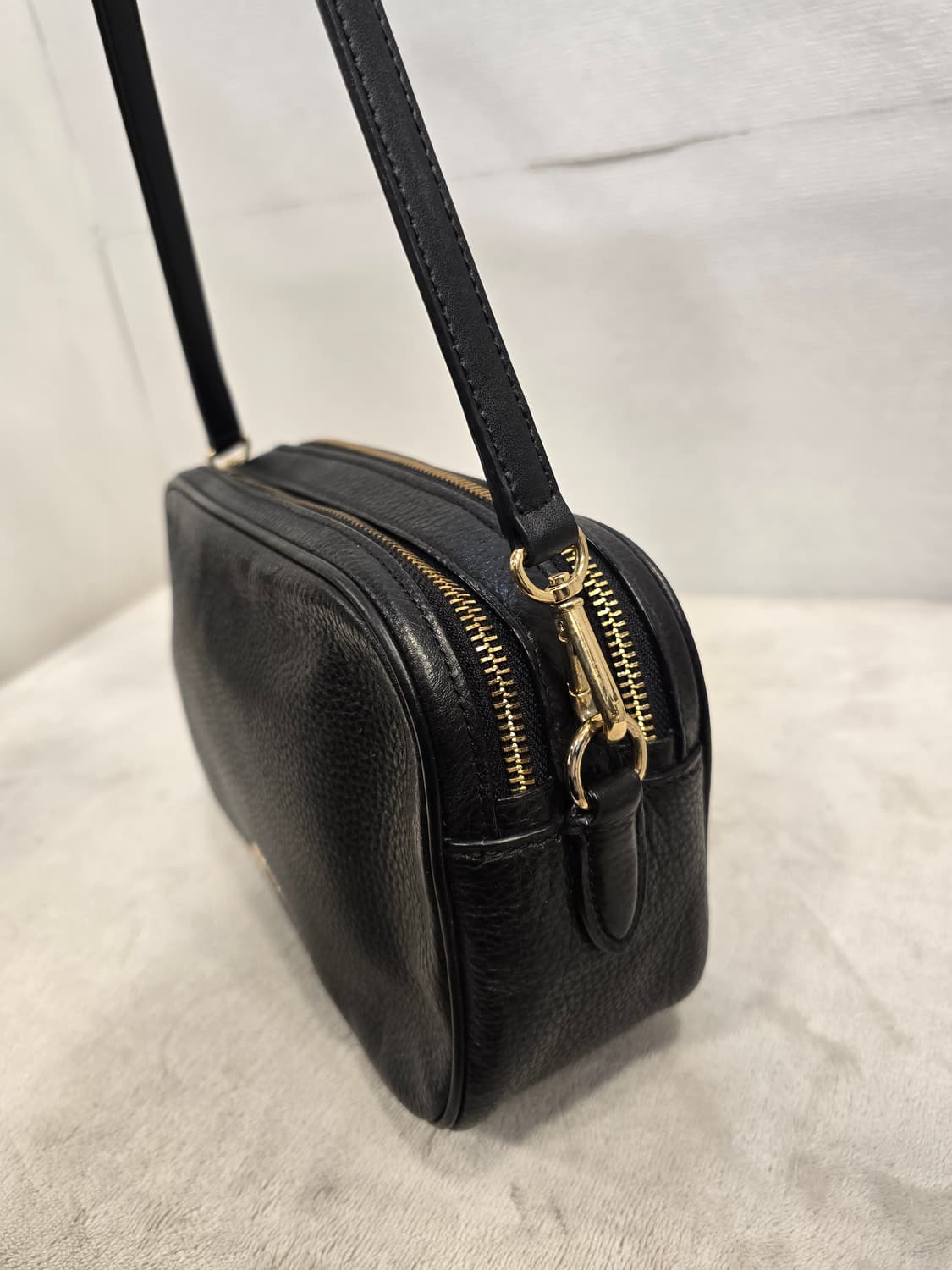 코치 제스 블랙 가죽 크로스백 상품이미지5