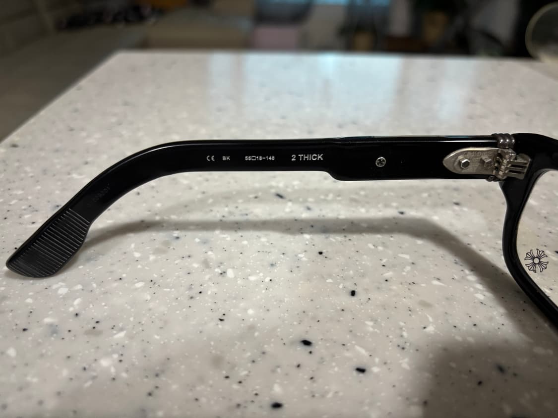 크롬하츠 2 Thick (투띡) 안경 - (언에듀, 로얄44 착용) 상품이미지4
