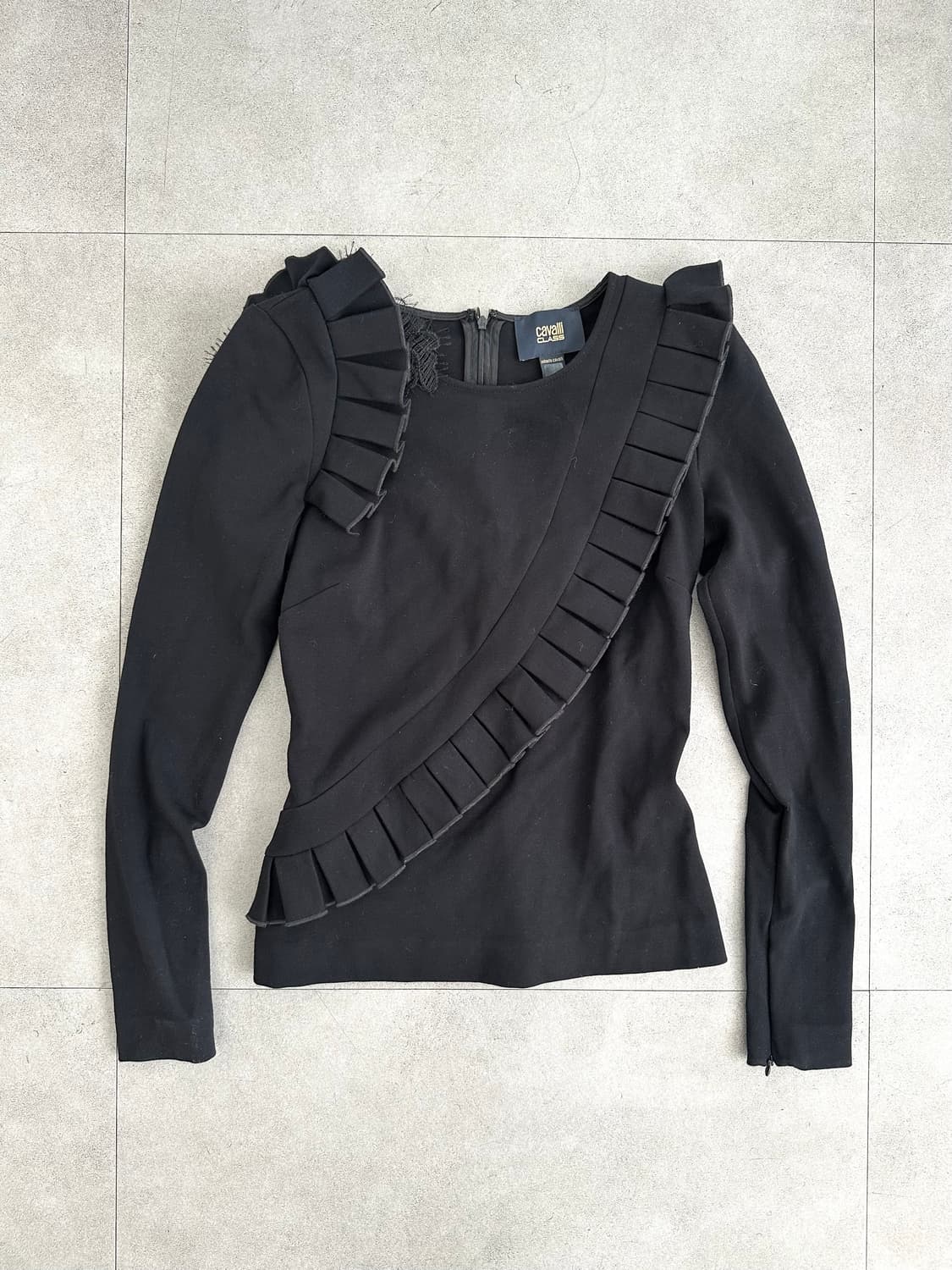 로베르토 까발리 언발 프릴 블랙 탑 상품이미지1