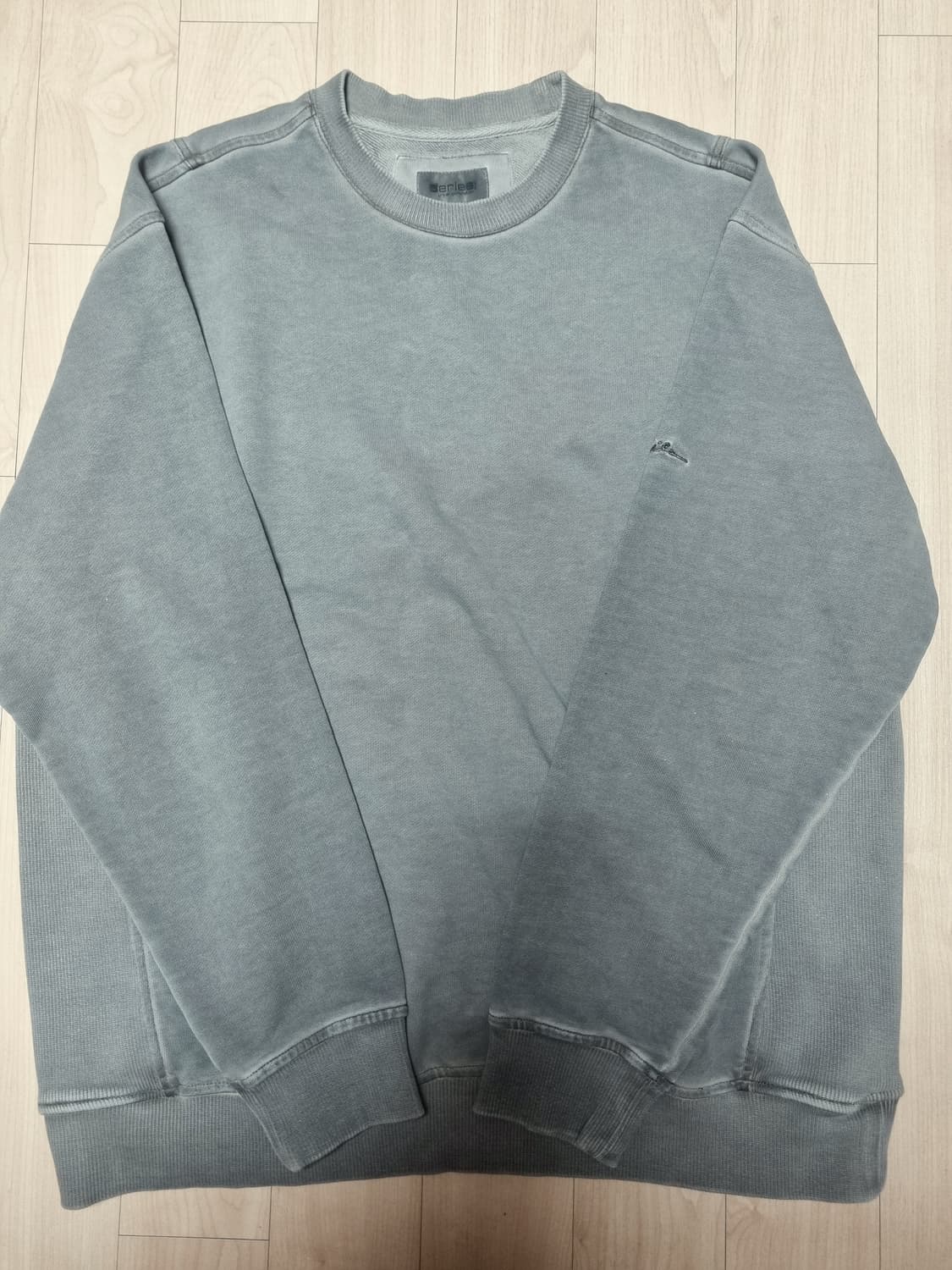 시리즈 Series 루나다잉 맨투맨 상품이미지1