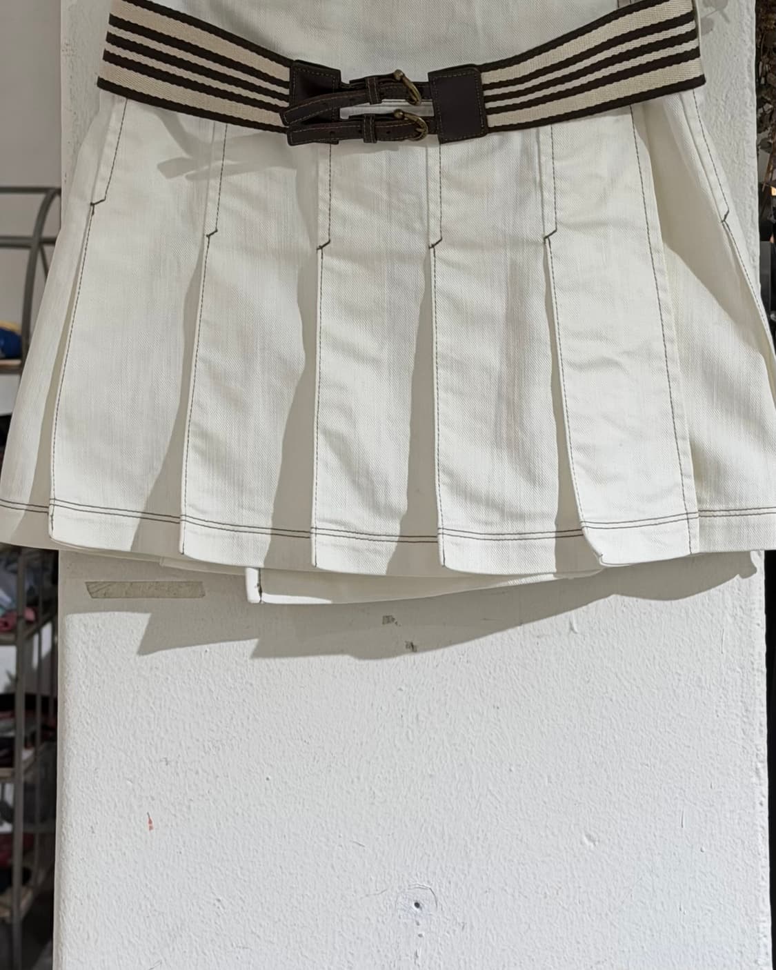 버버리 블루라벨 화이트 벨티드 플리츠 랩 미니 스커트 상품이미지3