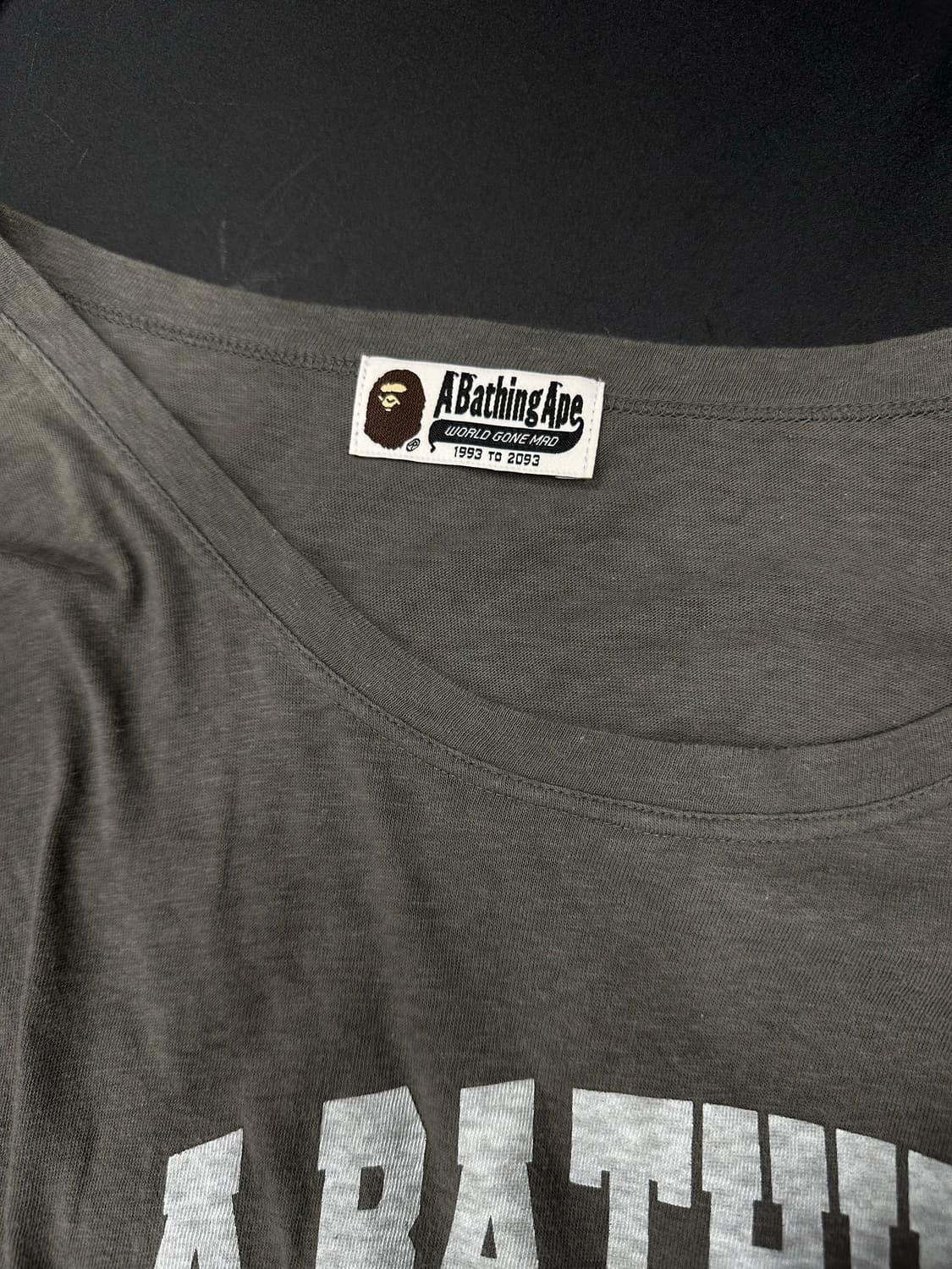 베이프 카키 원숄더 U넥 사루 프린팅 긴발 슬리브 상품이미지5