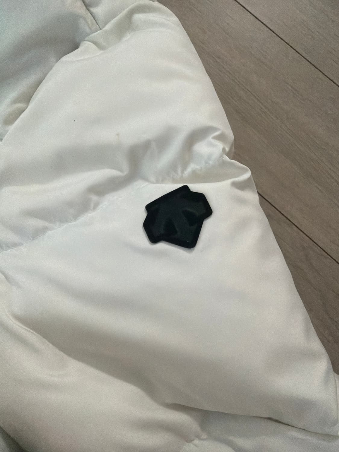 데상트 여성 퍼 후드 패딩 상품이미지2