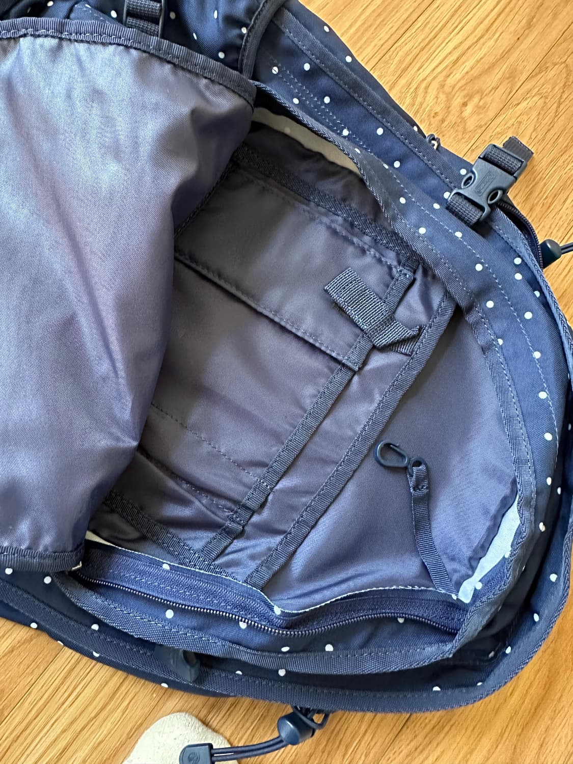 콜맨 땡땡이 배낭 상품이미지3