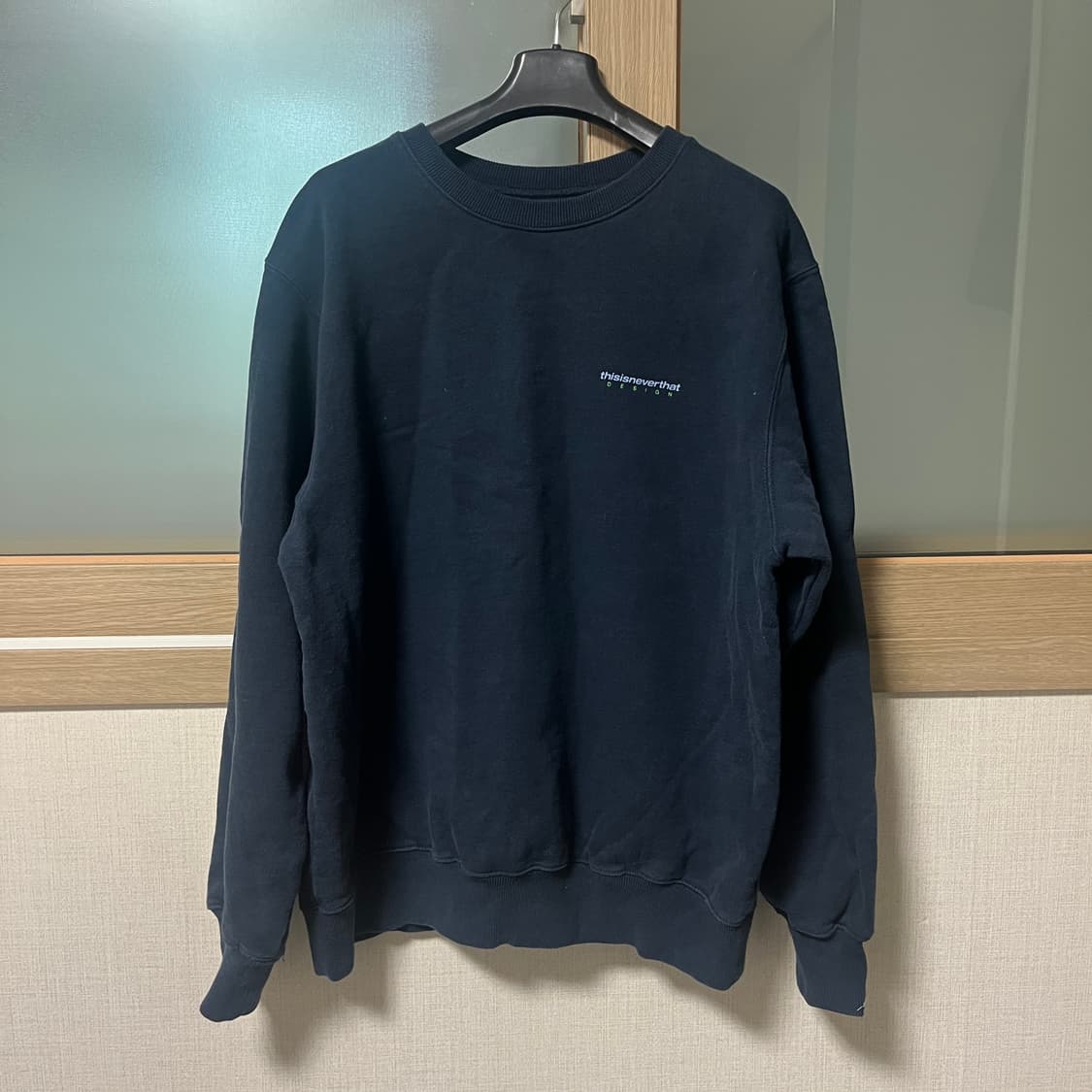 디스이즈네버댓 디네댓 맨투맨 네이비 s 상품이미지2