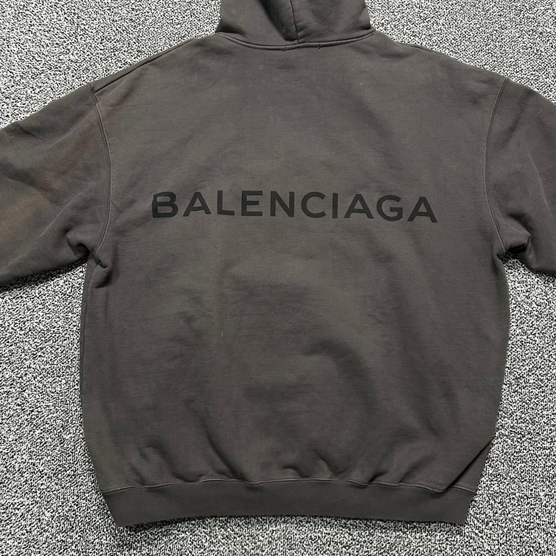 발렌시아가(Balenciaga) 레터링 캥거루 포켓 후드티 상품이미지1