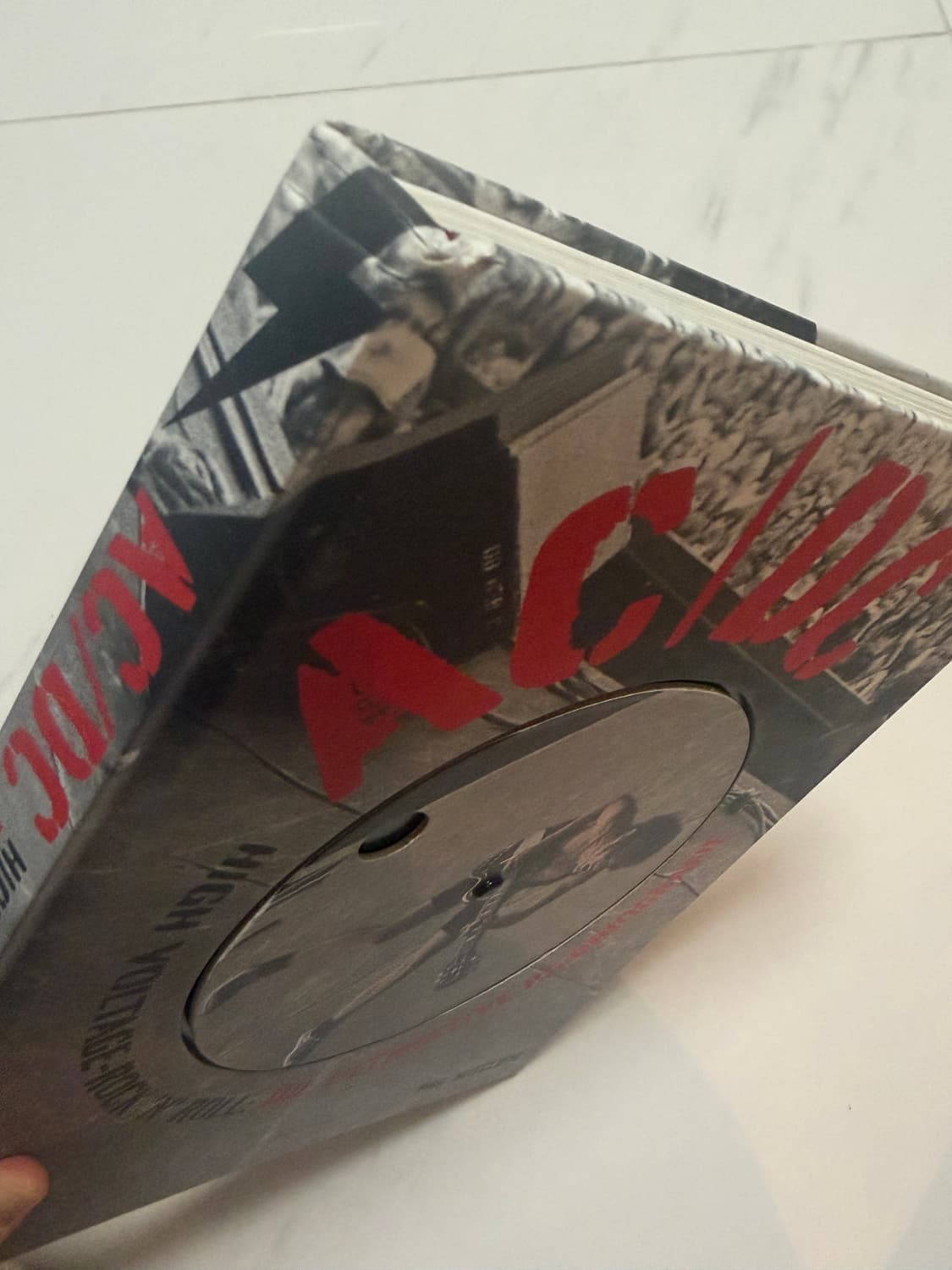 AC/DC 공식 포토북 LP 디스크 포함  상품이미지3