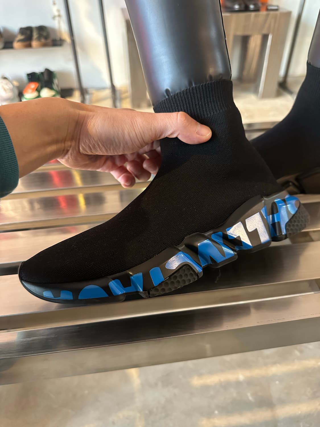 정품 발렌시아가 스피드러너 그래피티  상품이미지2