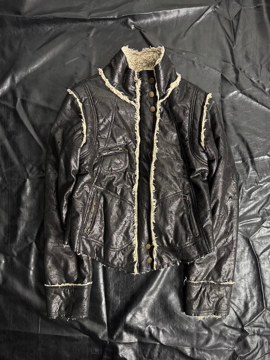 Black shearling button jacket 상품이미지3