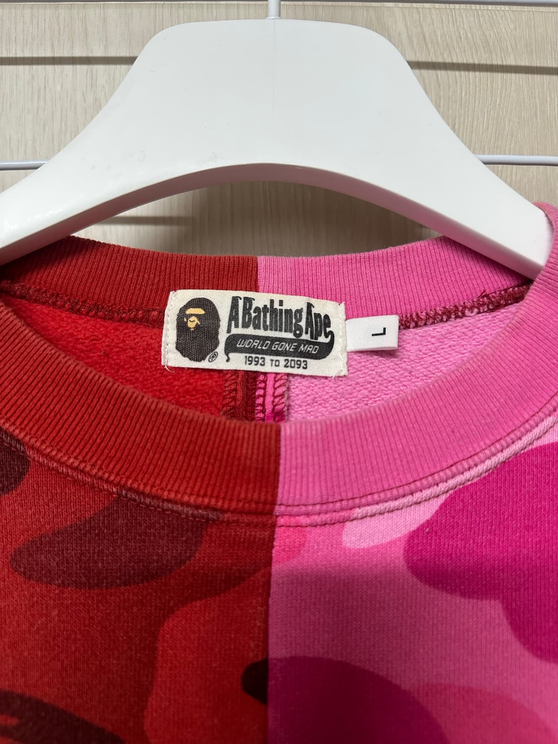 베이프 카모 핑크레드 스웻셔츠 상품이미지3