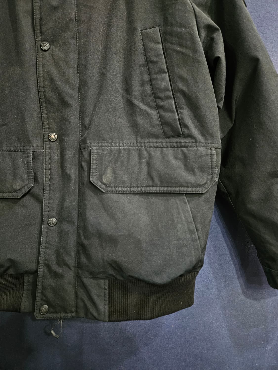 디스커버리 블랙컬러 남성 95~100 덕다운 숏패딩  상품이미지6