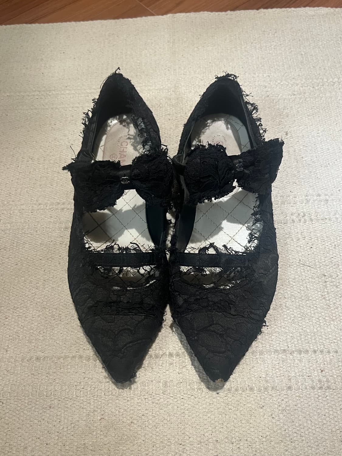 샤넬 블랙 레이스 플랫슈즈 상품이미지1