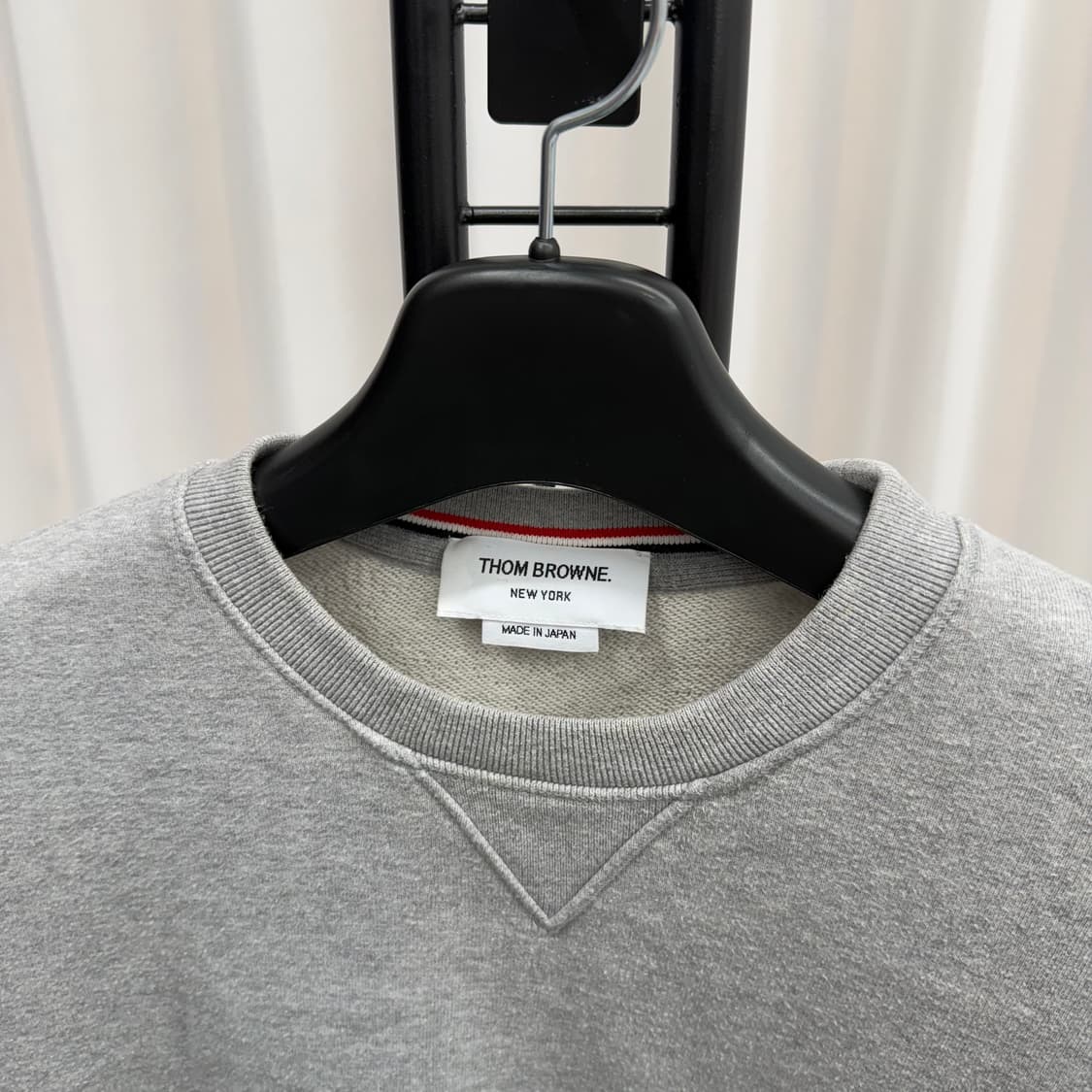 [5] 톰브라운 사선완장 맨투맨 상품이미지2