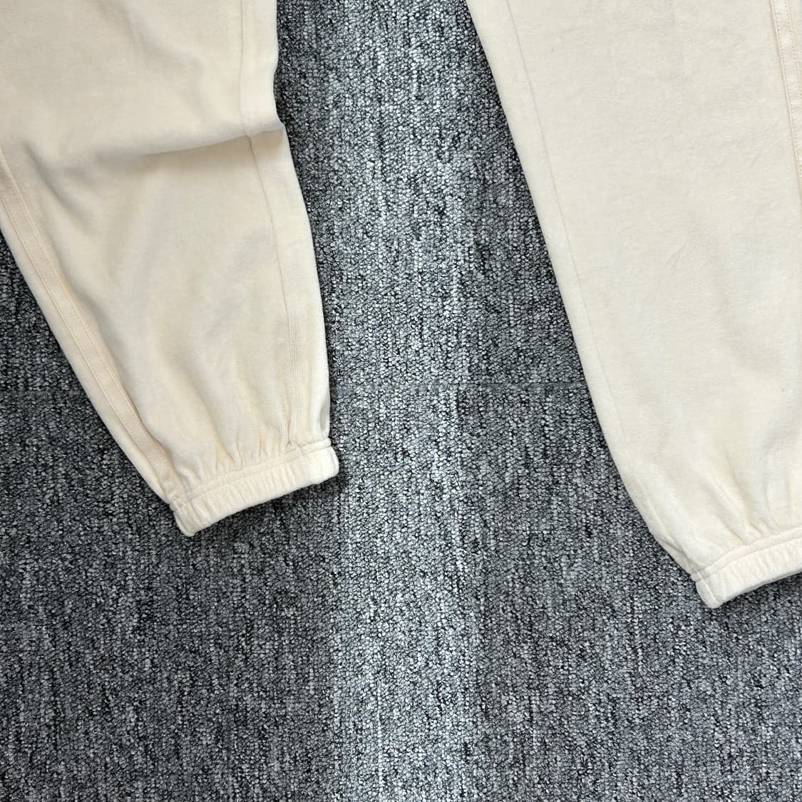 아디다스 베이지 파이어버드 기모 조거 팬츠 상품이미지4