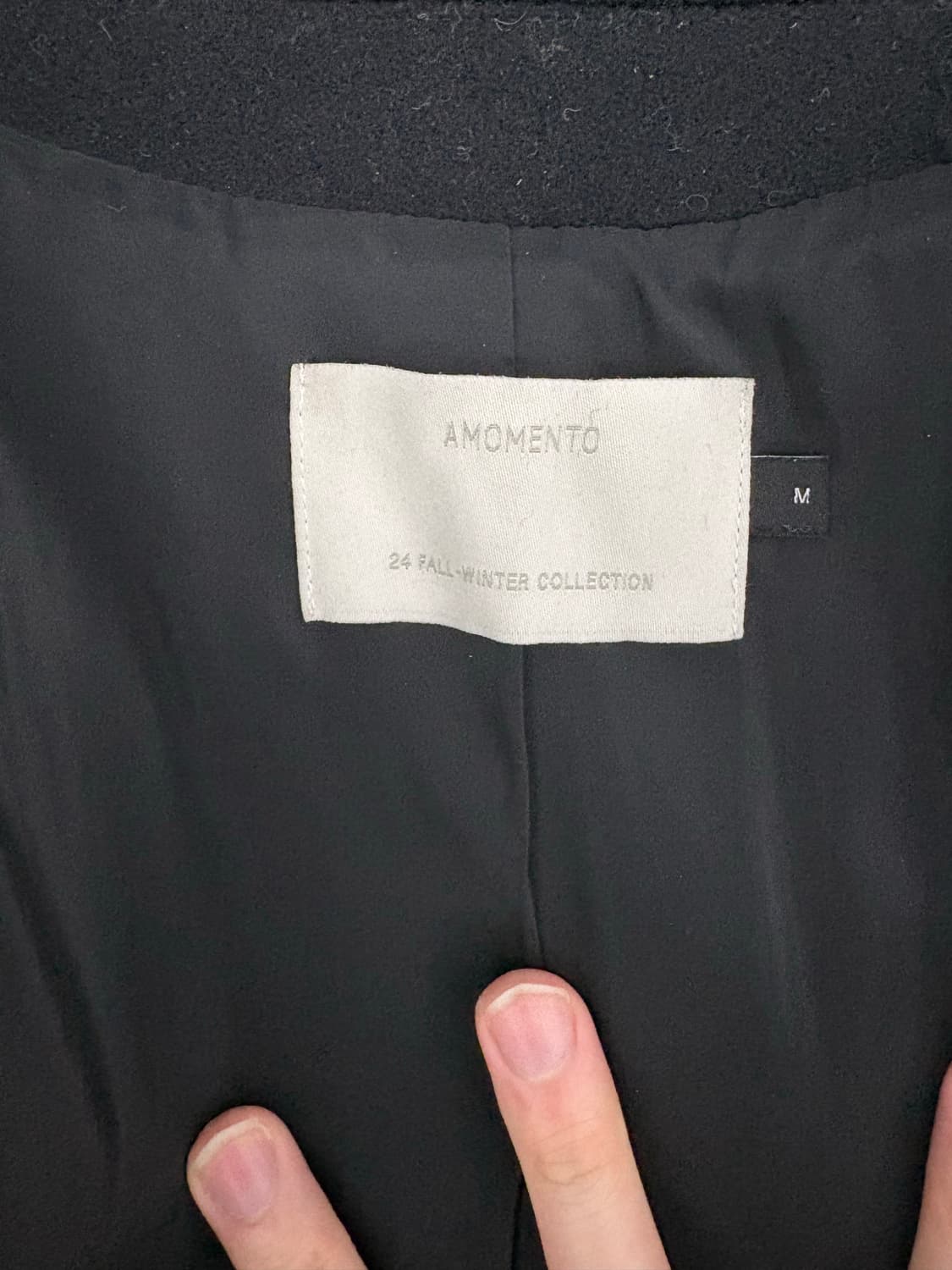 아모멘토 24fw 싱글 브레스티드 코트 블랙 상품이미지3