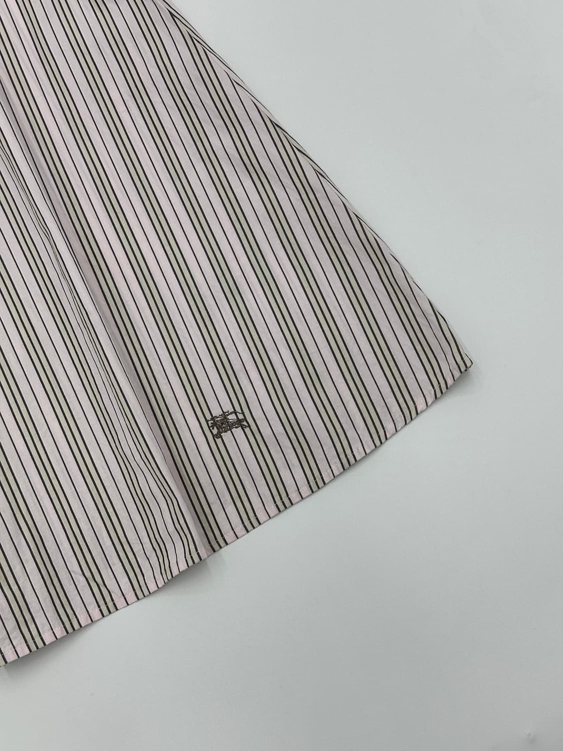 버버리 블루라벨 프릴 슬리브리스 셔츠 상품이미지4