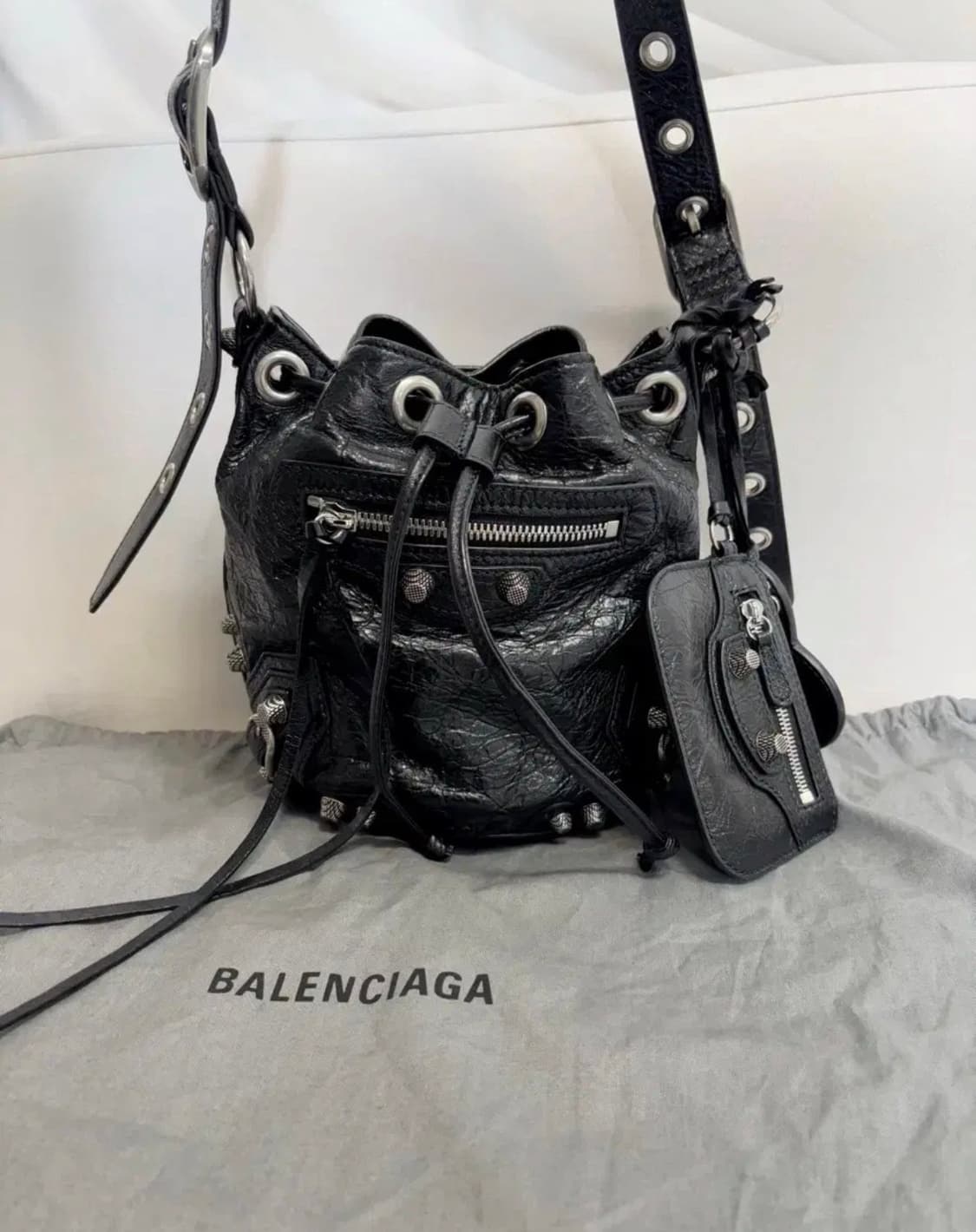 발렌시아가 르카골 버킷백 xs 상품이미지2