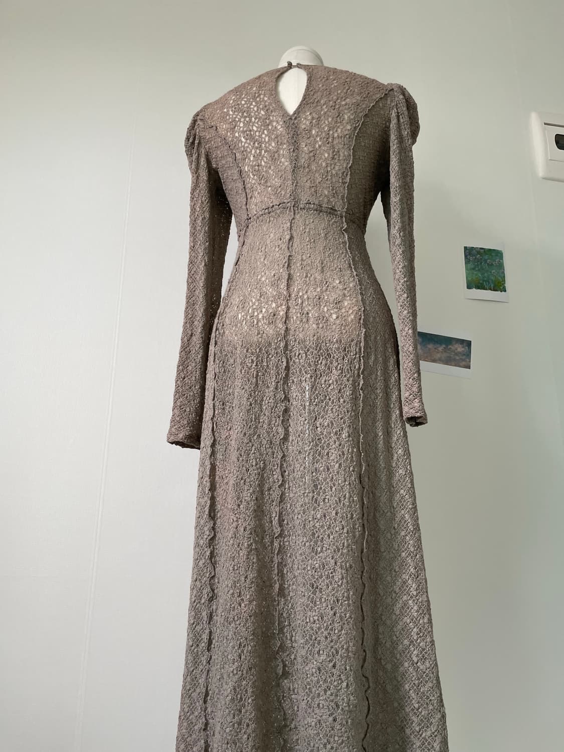 Tone-down beige long lace dres 상품이미지9