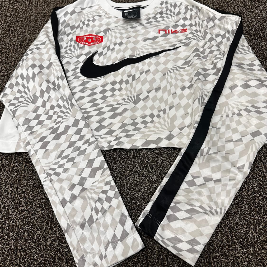 NIKE 나이키 스우시 여성 크롭 긴팔티셔츠 L 상품이미지4