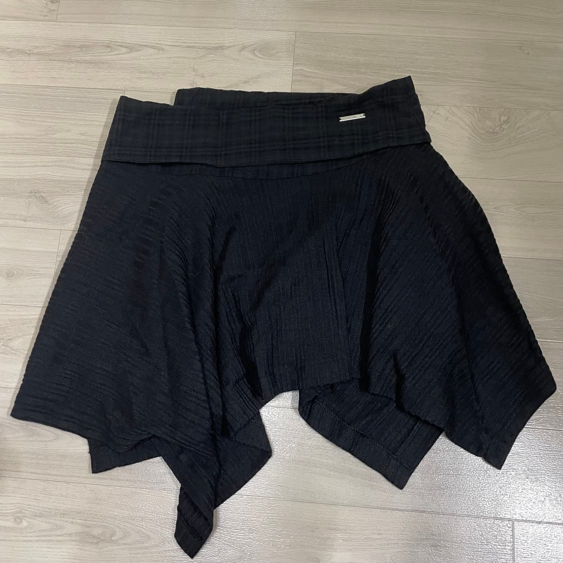 미세키서울 스커트 Unbalanced flow mini skirt 블랙 상품이미지3