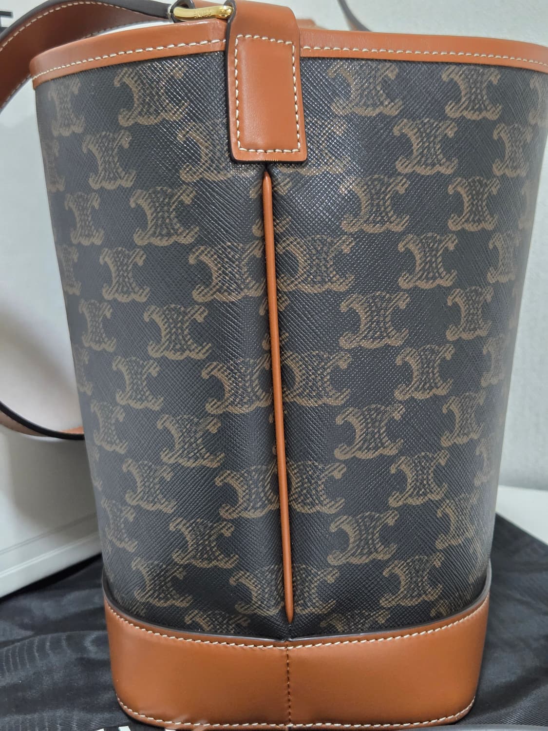 셀린느 트리오페 버킷백 Tan Small Size  상품이미지5