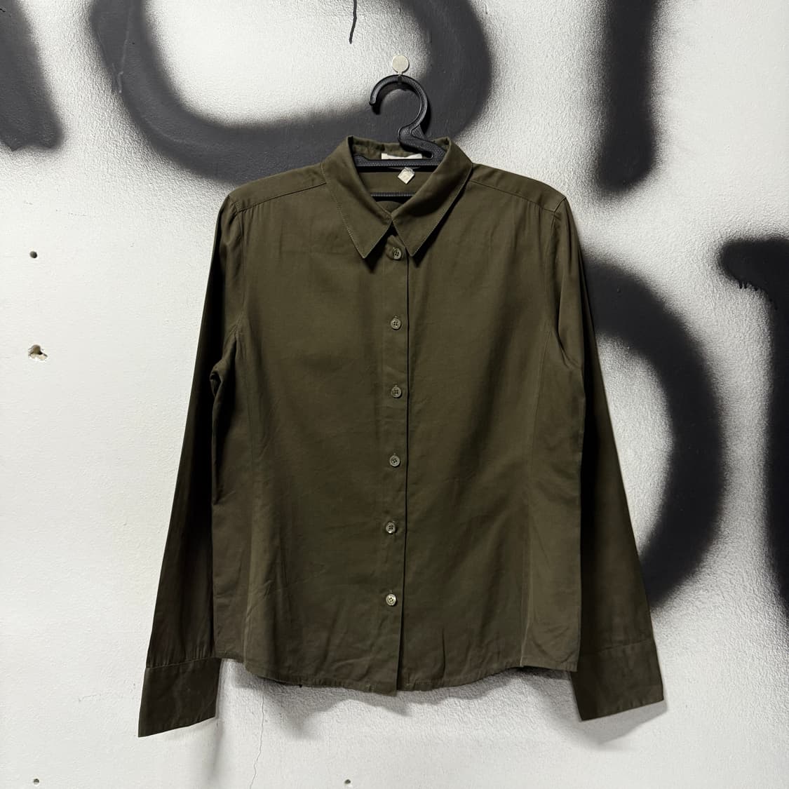 켈빈클라인 이태리 딥 카키 크롭 셔츠 블라우스 상품이미지1