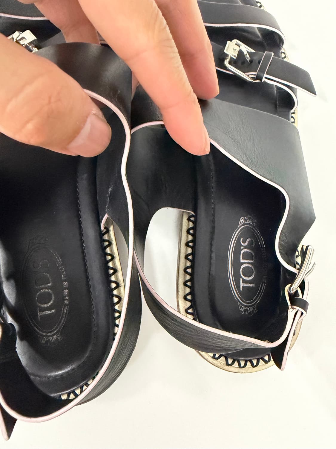 정품) TODS 토즈 여성 블랙 버클 스트랩 샌들 37 상품이미지8