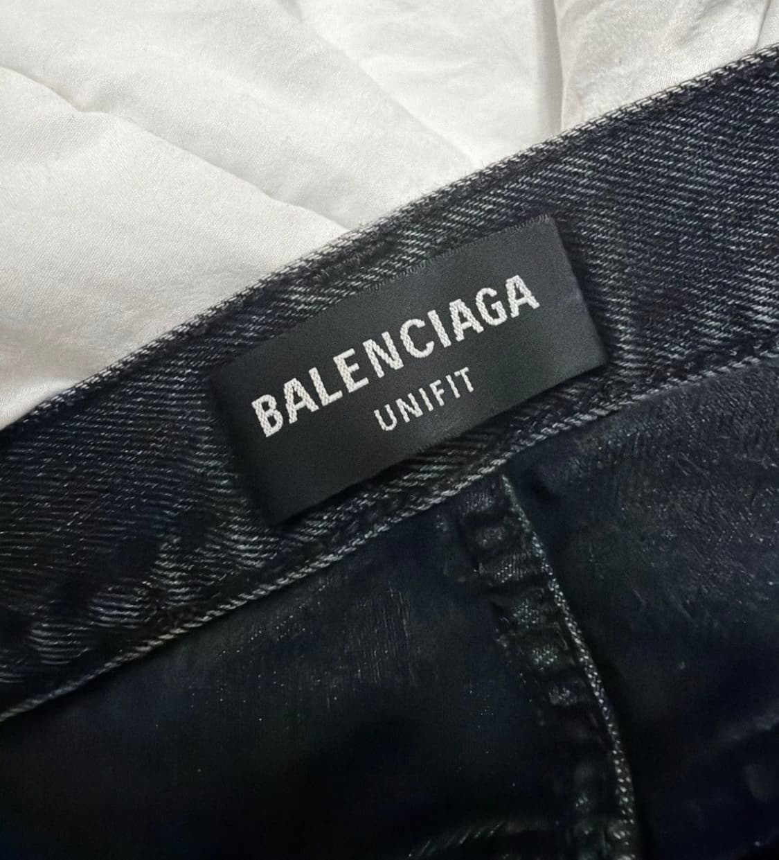 발렌시아가 로스트테잎 플레어진 상품이미지4